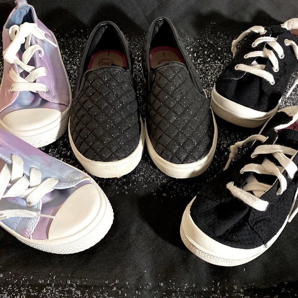 Sneakers - Picture 1 of 11